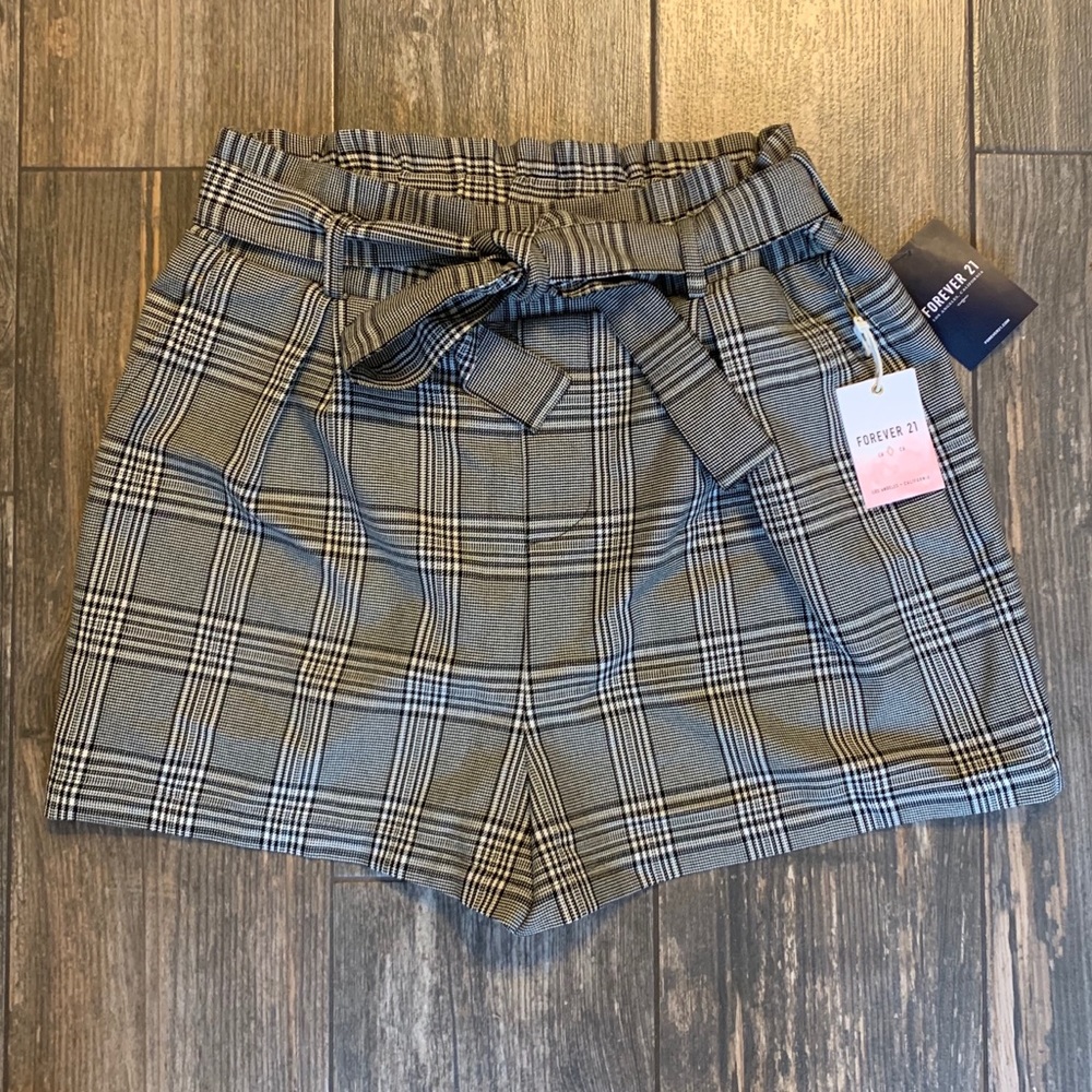 F21 NWT houndstooth highwaisted cinched shorts - Picture 2 of 4